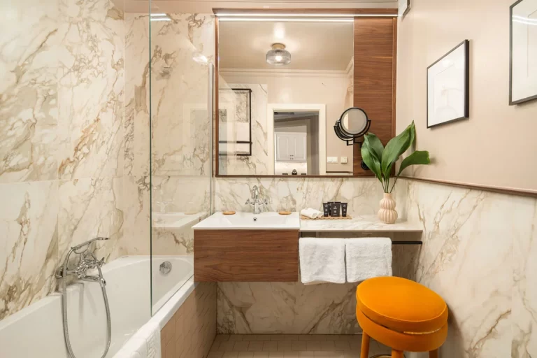 Rooms & Suites
